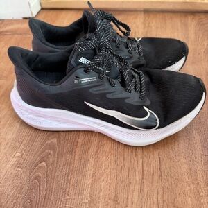 Nike Air Zoom Winflo 7 Running Shoes, Black/White